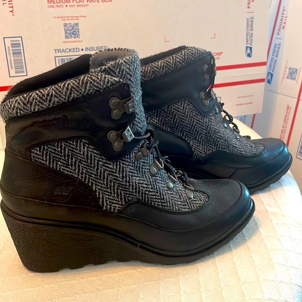Timberland tweed wedge boots 9.5